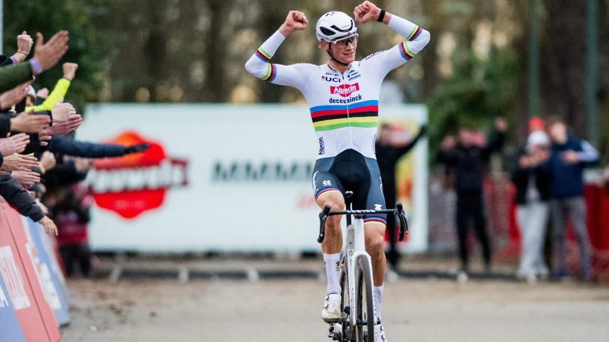 Mathieu Van der Poel es el campeón del mundo del ciclocrós. Foto: AFP