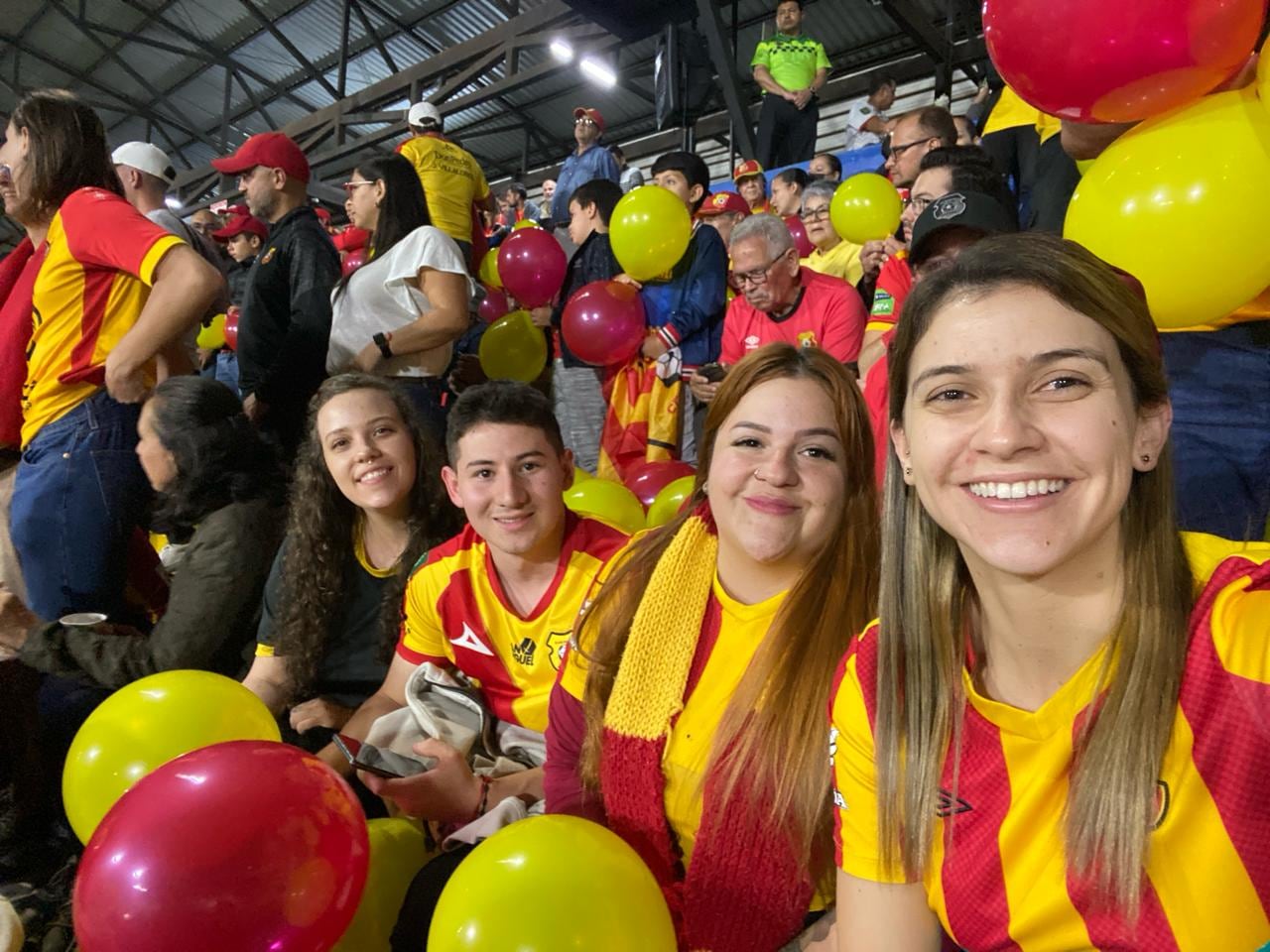 Mariángel Villalobos, aficionada de Herediano, tataranieta de Nicolás Yanarella