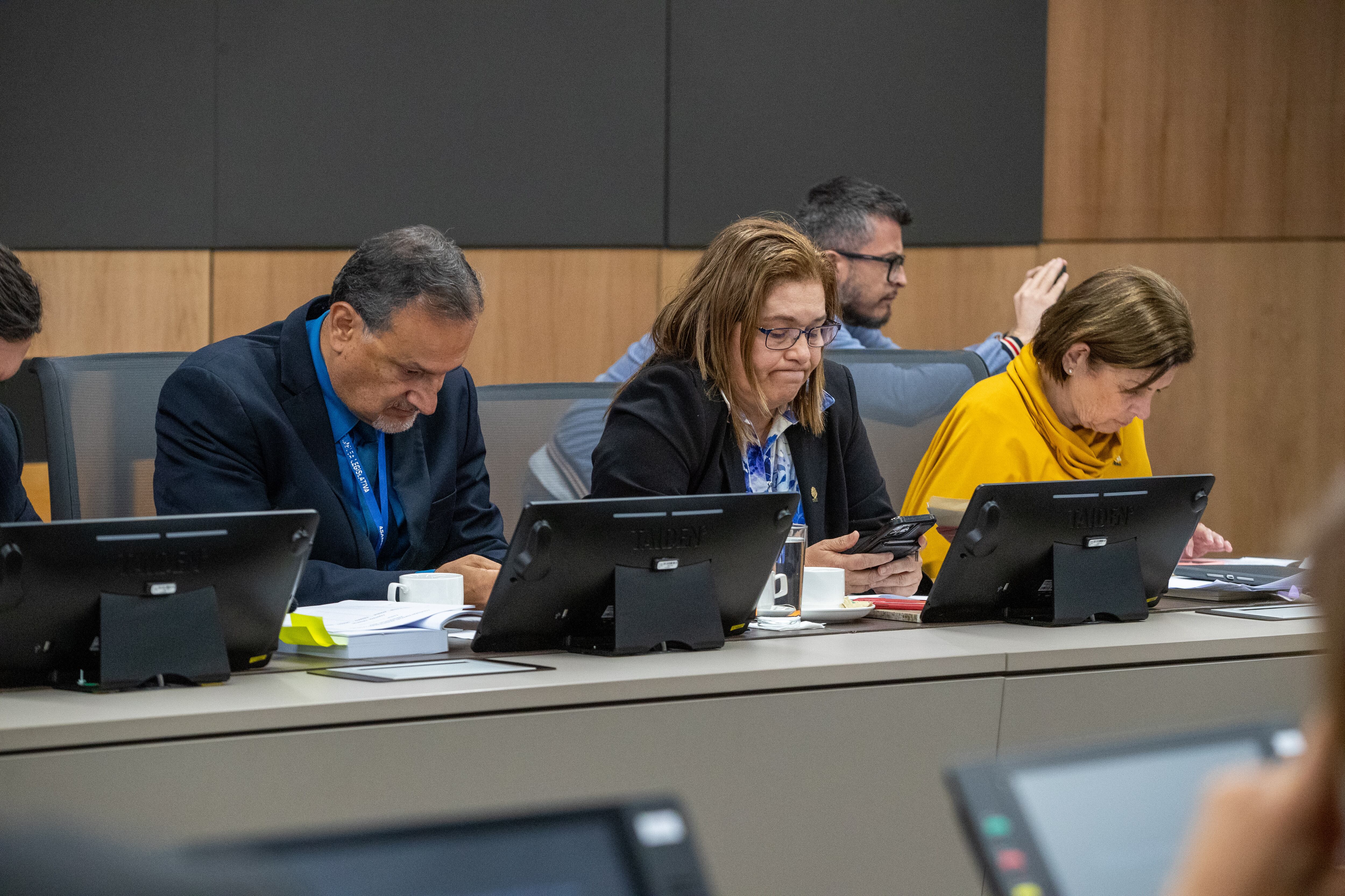 13/11/2023, San Jose, Asamblea Legislativa, comparecencia de Jacqueline González funcionaria del ICE en la comisión de investigación de contratos del SINART.