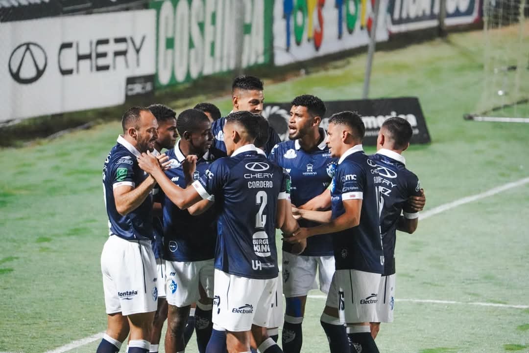 गुरुवारी, 13 फेब्रुवारी, गुरुवारी 2025 क्लासुरा स्पर्धेच्या सहा तारखांशी संबंधित कार्टाझिन आणि सांता आना यांना बदली संघर्षाचा सामना करावा लागला.