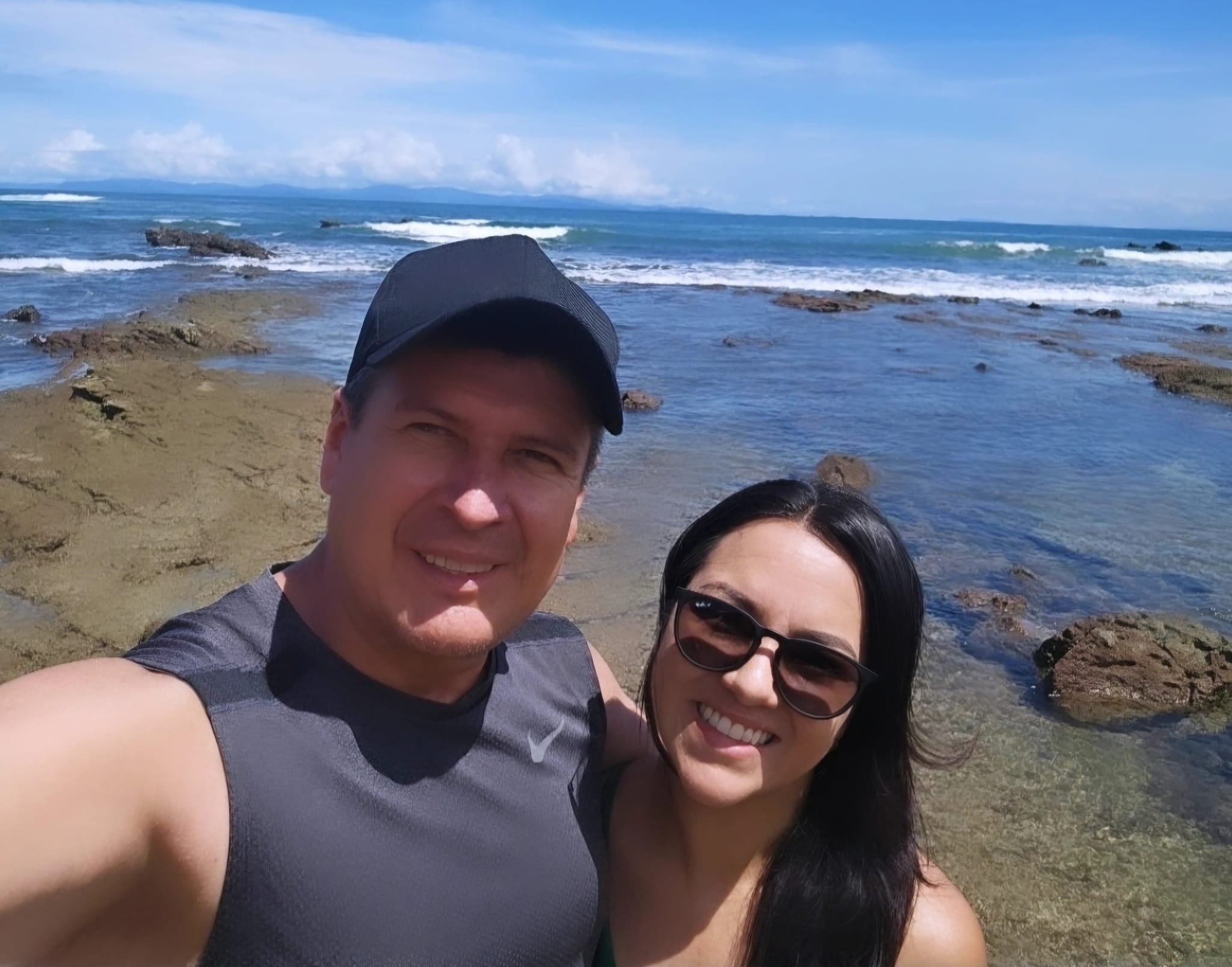 Carlos Álvarez y su futura esposa, Evelyn Durán.