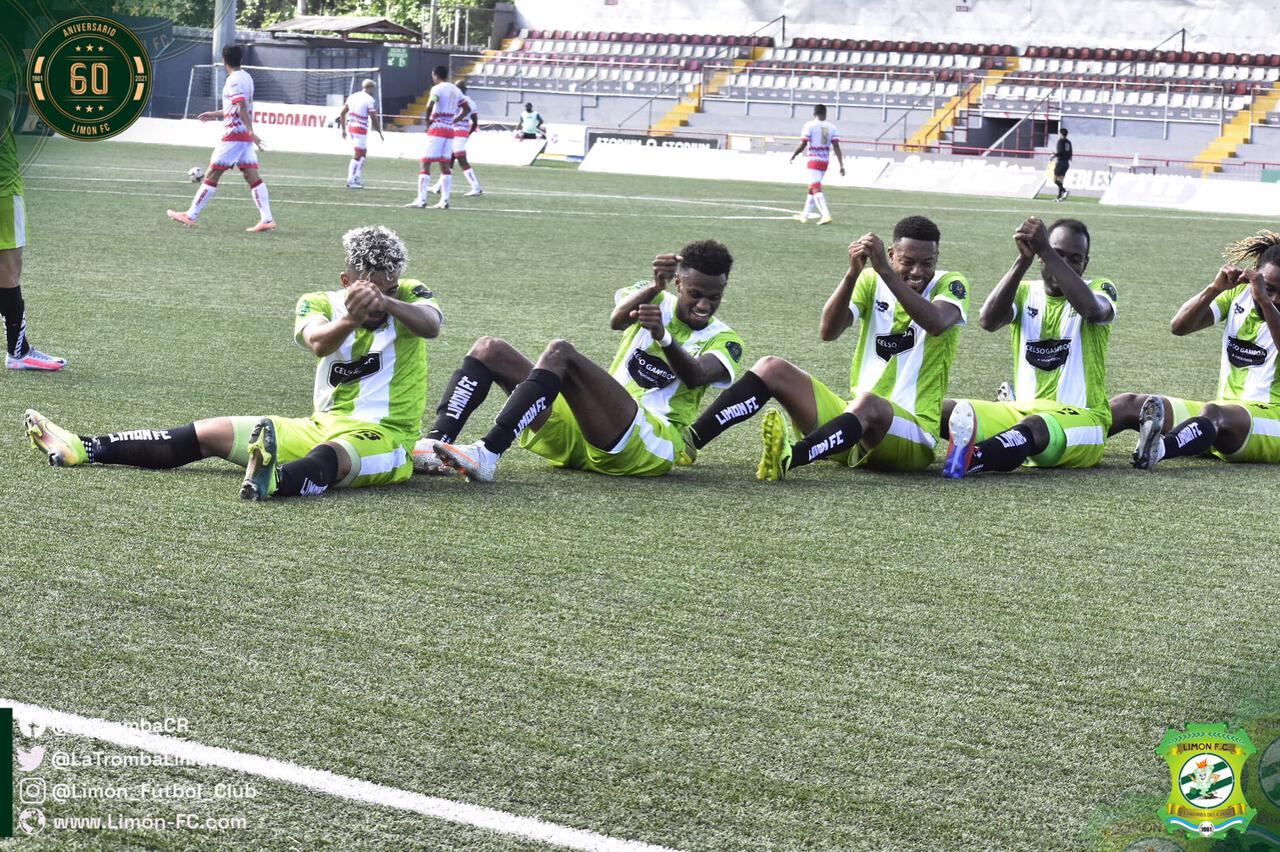 Limón 3 - Santos 2
Torneo de Clausura 2021
Carlos Villegas dedicó su gol a su padre, del mismo nombre, quien es el masajista de Limón FC. Prensa: Limón FC