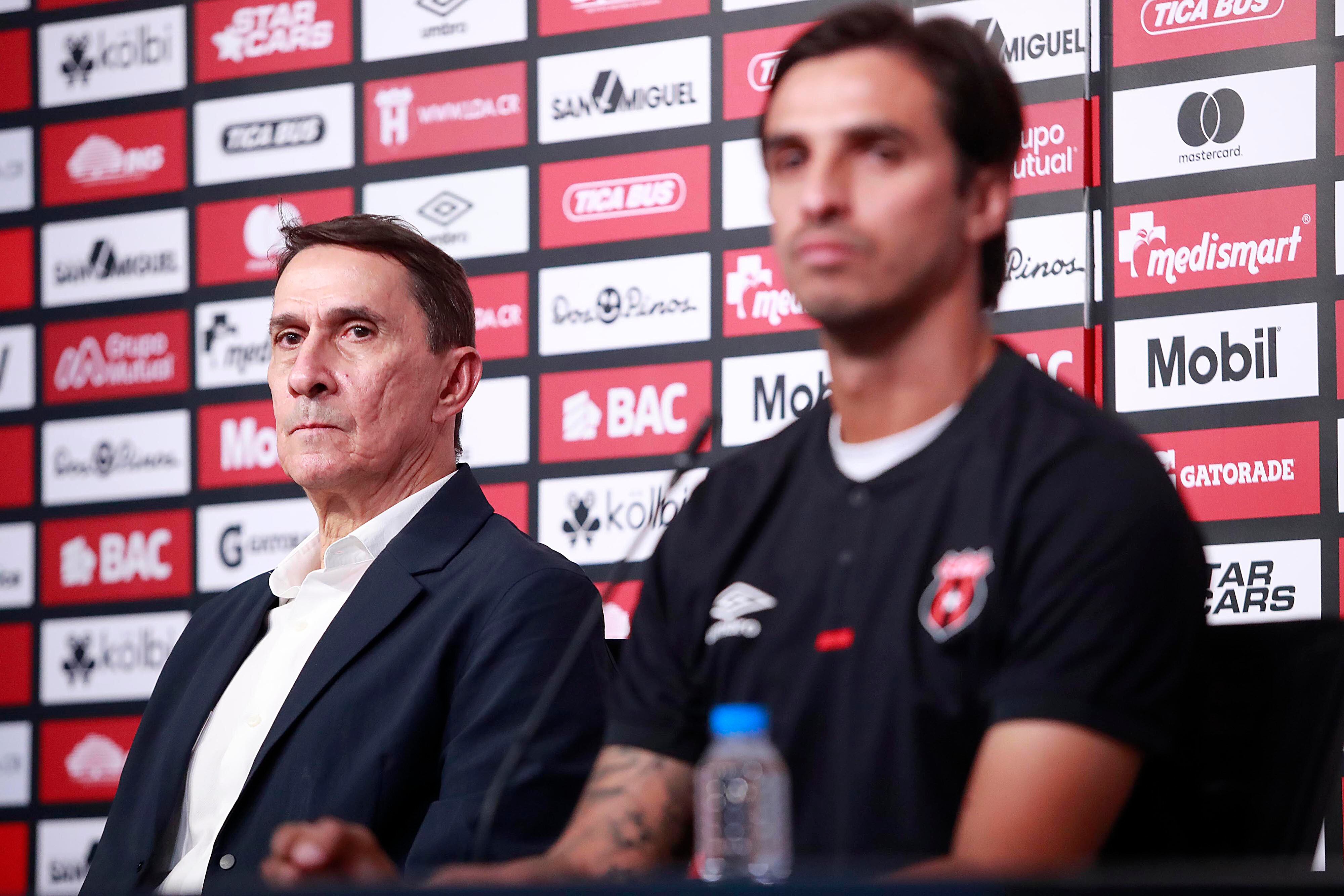 12/03/2024 Turrucares. Este martes fue presentado Alexandre Borges Guimaraes como nuevo director técnico de Liga Deportiva Alajuelense, en las instalaciones del Centro de Alto Rendimiento (CAR). A Guima lo acompañarán dos brasileños y Bryan Ruiz, quienes fueron presentados por el gerente deportivo, Javier Santamaría. Foto: Rafael Pacheco Granados