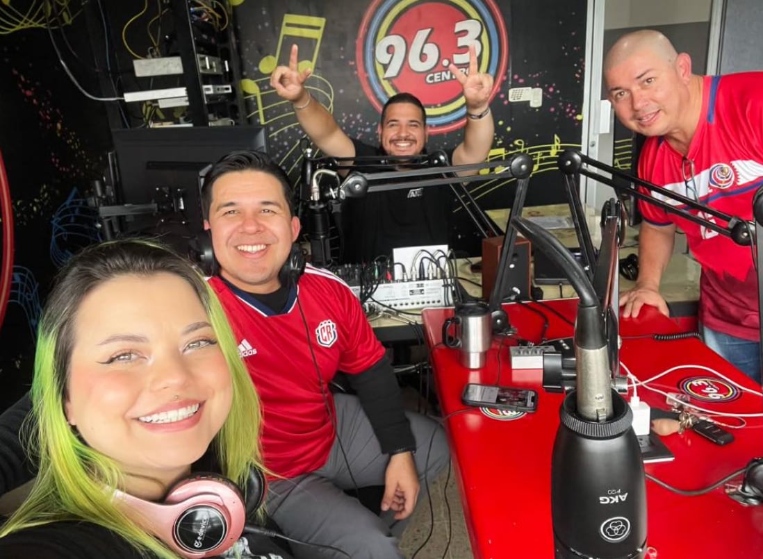 ¡Manda huevo! programa radial de humor que se transmite en radio Centro.