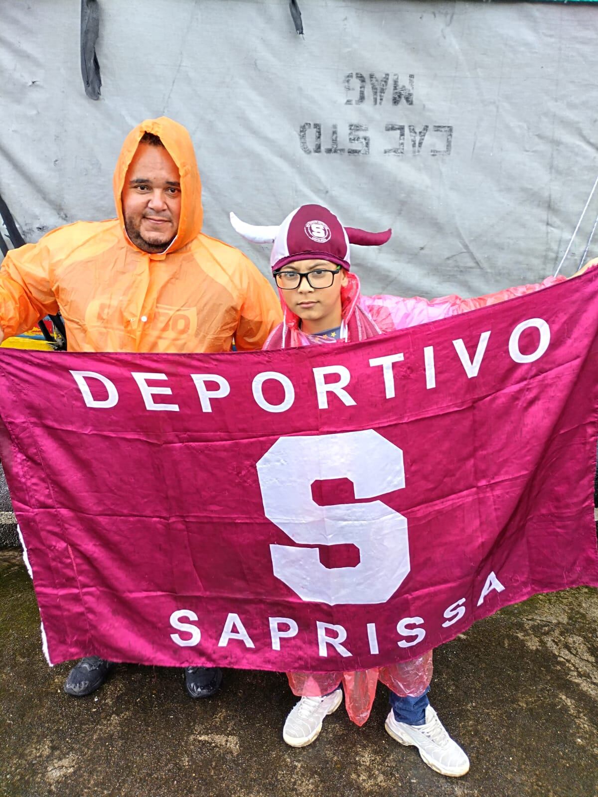 Sebastián Torres llegó feliz al estadio Saprissa. Era la primera vez que visitaba la Cueva. Yenci Aguilar.