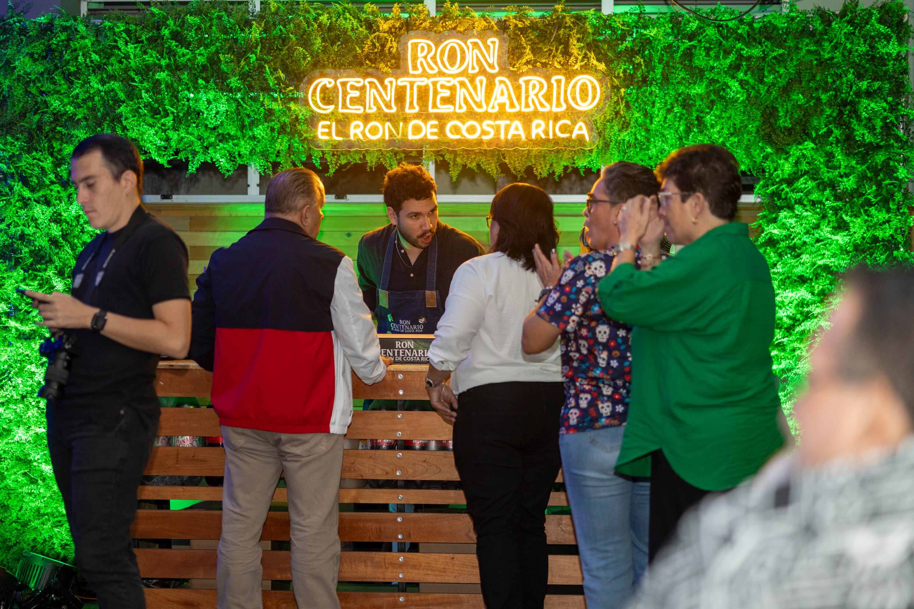 13/10/2024, San José, Grupo Nación, celebración del aniversario numero 18 del periódico La Teja, empleados y lectores reunidos para la celebración.