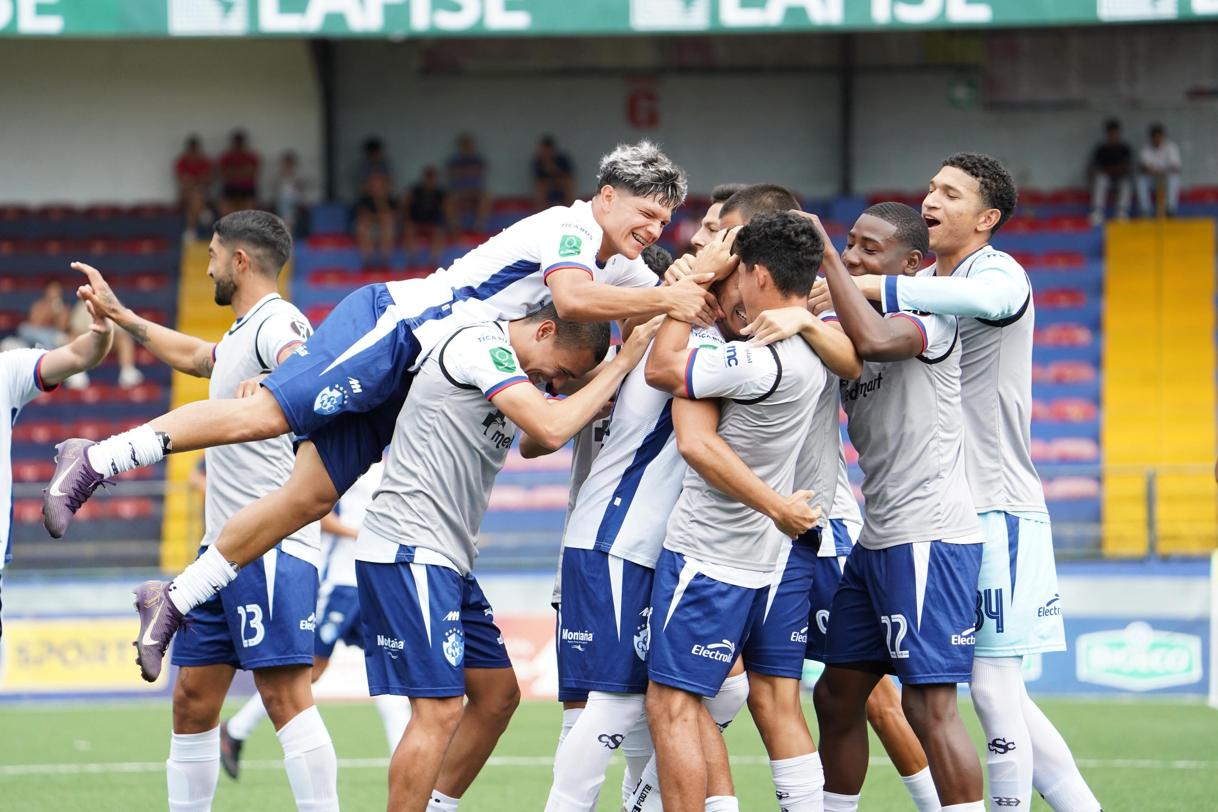 Cartaginés derrotó 2-1 a San Carlos en el estadio Carlos Ugalde.