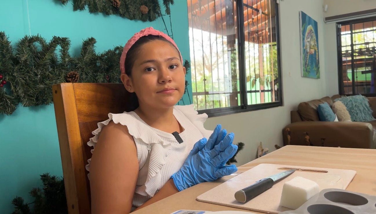 A sus 11 años, Luciana Rodríguez Barrantes no solo está en sexto grado, también ya sabe lo que es emprender, vender y soñar en grande con su negocito de jabones artesanales 100% naturales Tutti's Soaps