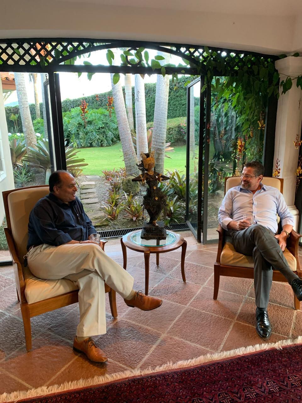 El politólogo, Claudio Alpízar, asegura que el presidente Rodrigo Chaves “es como los calamares, solo en aguas sucias sabe nadar”.