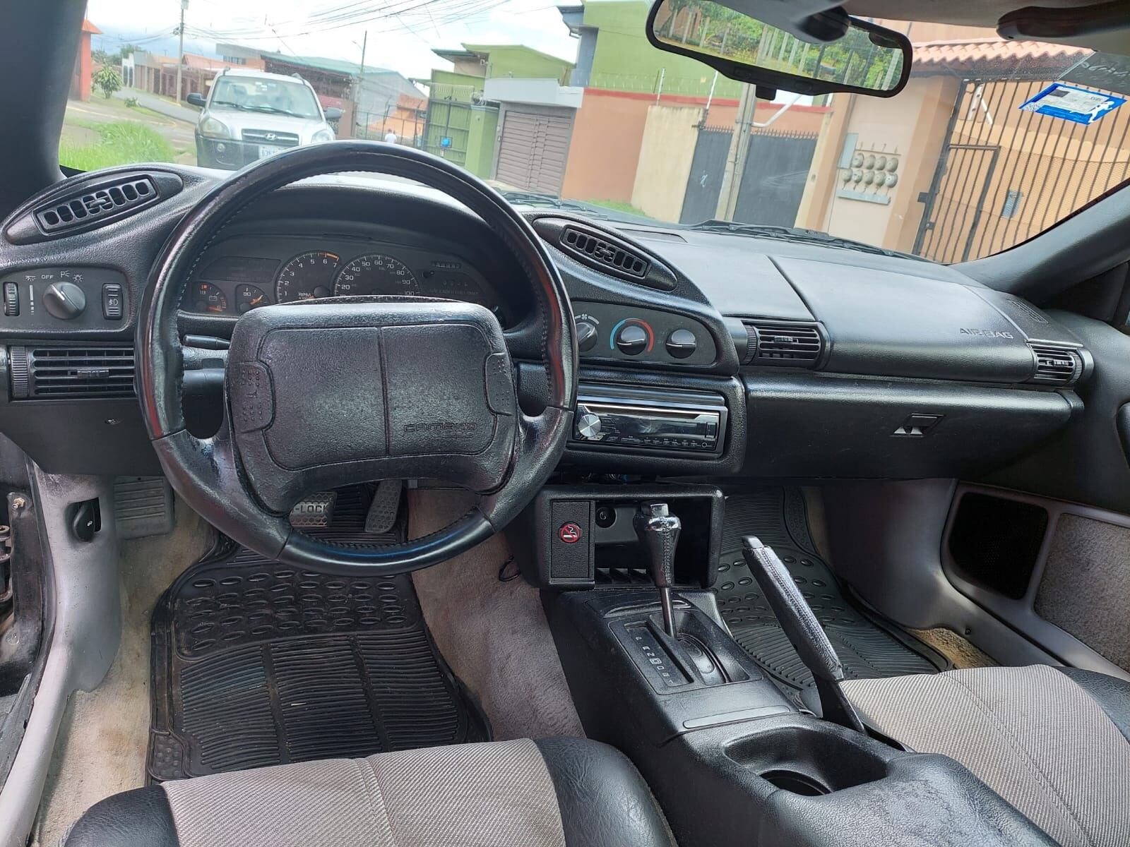 Chevrolet Camaro del año 94, propiedad de Sebastián Cover. Cortesía.