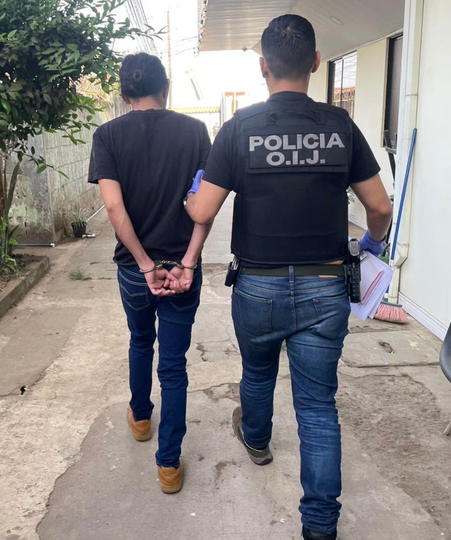 El sospechosos de ser el dueño del teléfono donde se encontró la pornografía infantil fue detenido este jueves. Foto: OIJ