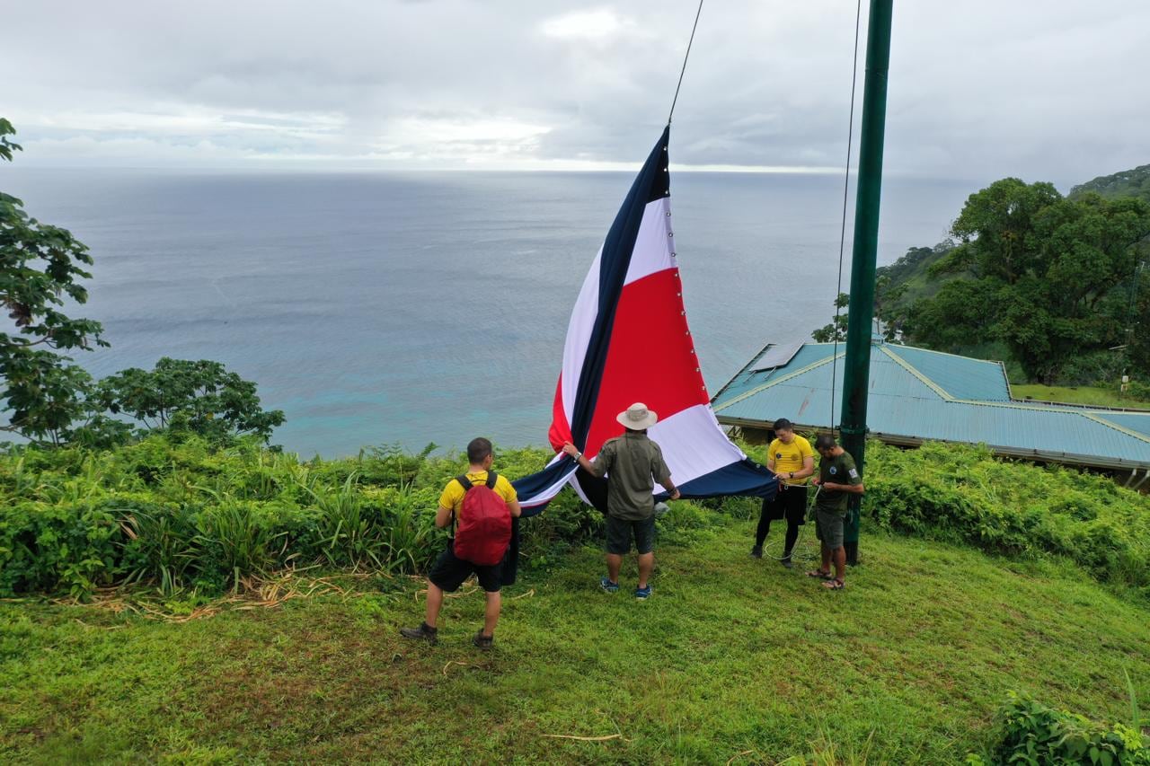 La Isla del Coco celebró el primer desfile de faroles de su historia este 14 de setiembre del 2024. Todos los faroles fueron hechos con material 100% reciclado y 100% encontrado en la propia isla.