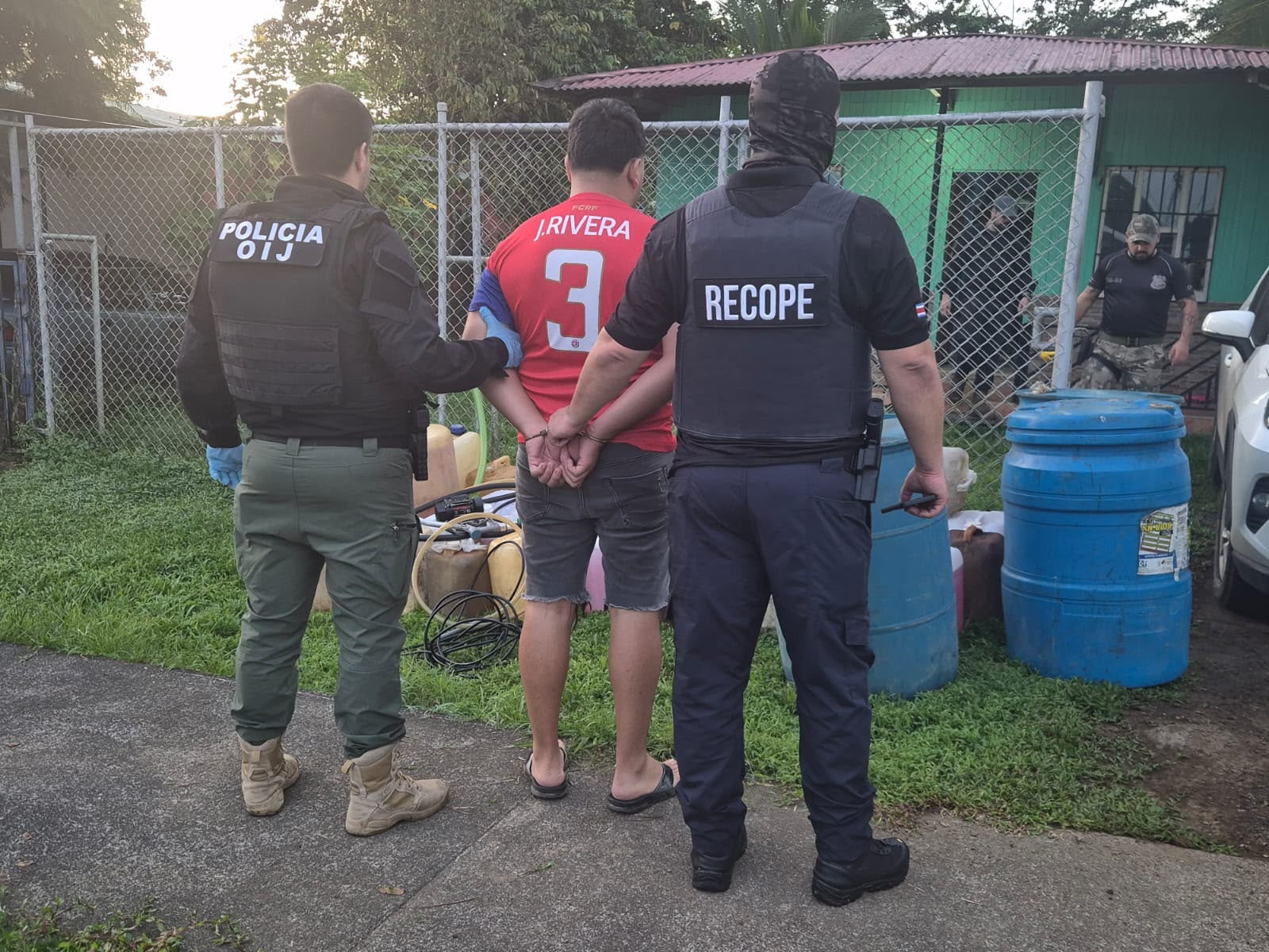 El operativo dejó como saldo la detención de 4 sospechosos.