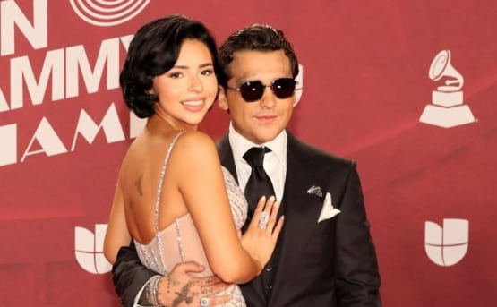 Cantantes Ángela Aguilar y Christian Nodal