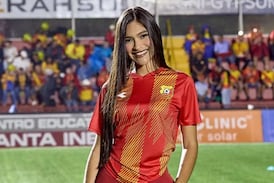 Modelo estalla contra crítica por “ser otra en persona que en fotos” y suelta contundente frase