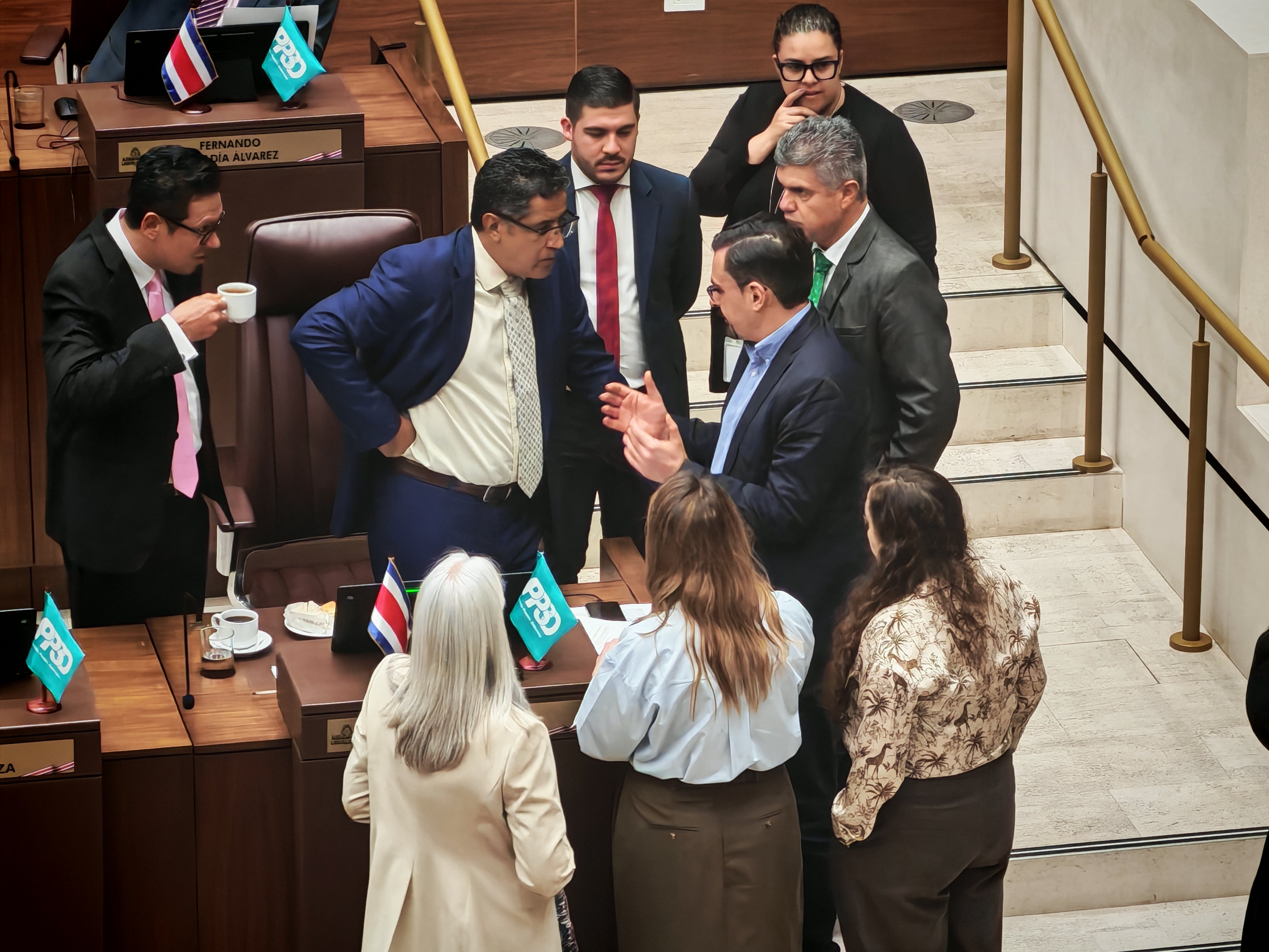 discusión de jefes de fracción en el plenario legislativo
