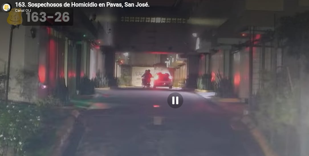 Dos hombres son buscados por las autoridades judiciales como sospechosos de participar en el doble homicidio en un motel en Pavas. Foto: Captura de video OIJ