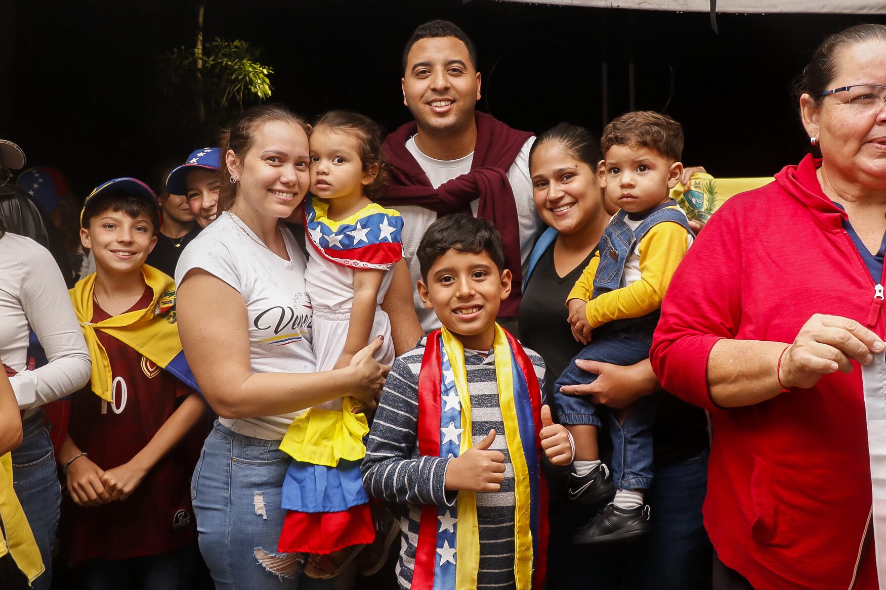30/07/2024. Vigilia de Venezolanos que viven en Costa Rica se manifiestan contra la presidencia de Nicolás Maduro. Fotografía: Lilly Arce. En la fotografía: familia Juan José Ramos.