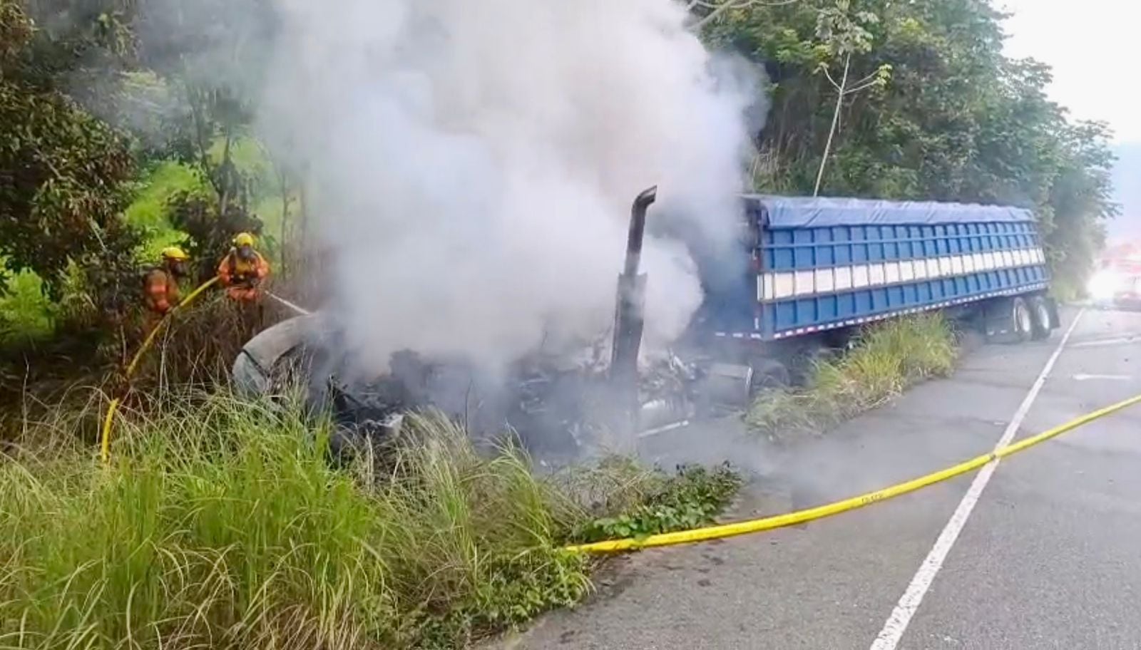 Detalle del accidente ocurrido este martes en la entrada de Puerto Cortés, en el sentido de la ruta Palmar – Cortés. Fotografía: