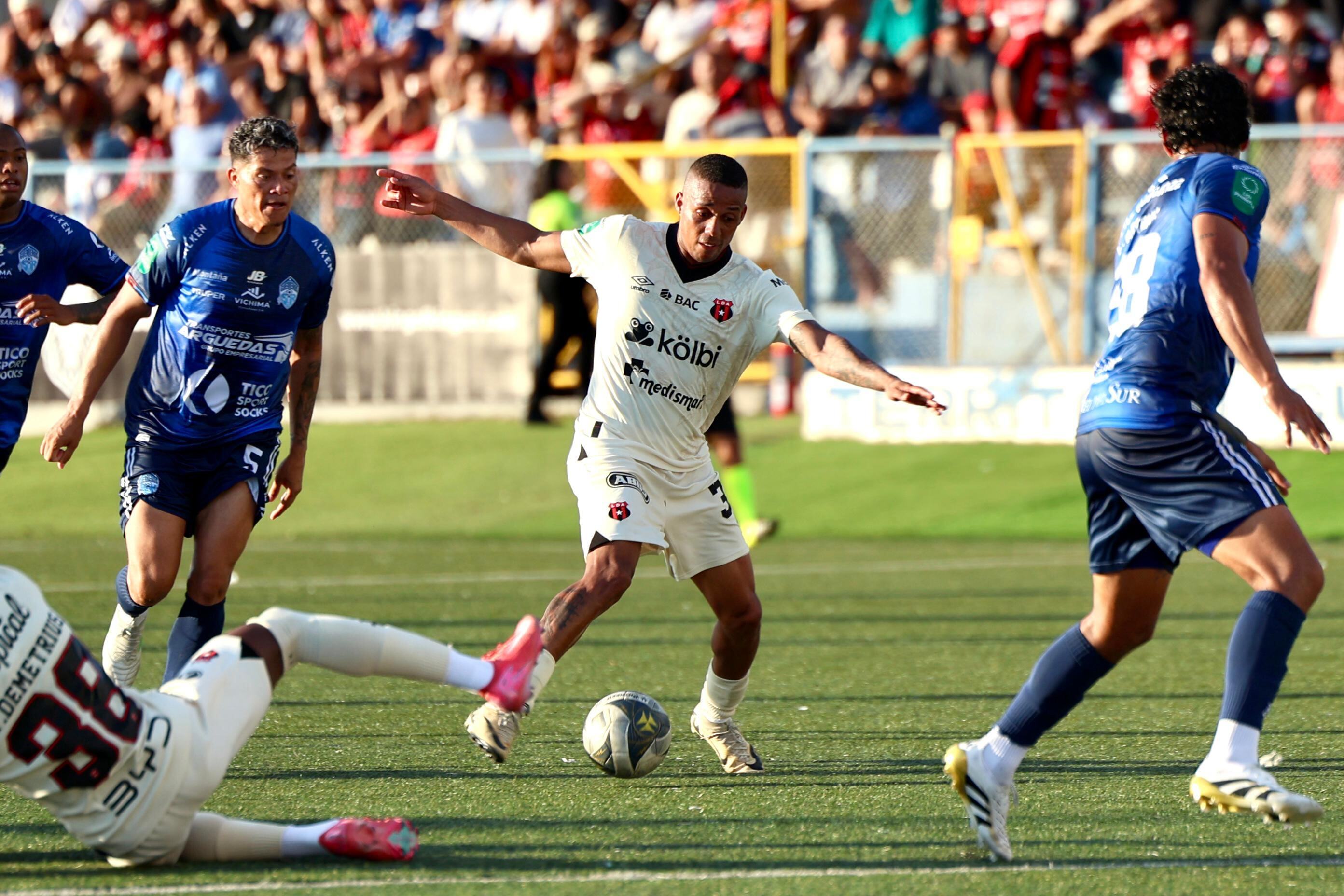 Jeison Lucumí fue el anotador del gol de Alajuelense en el partido ante Pérez Zeledón.