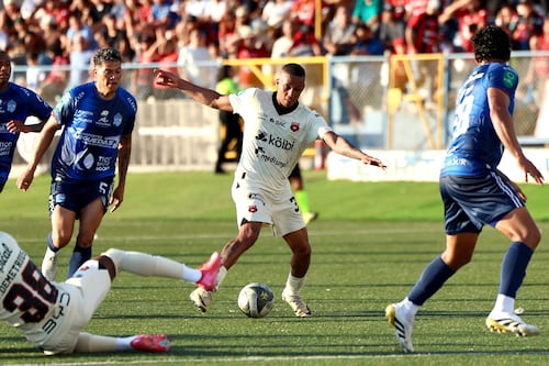 Alajuelense respira en medio de la turbulencia con el regreso de dos fichas que extrañaba