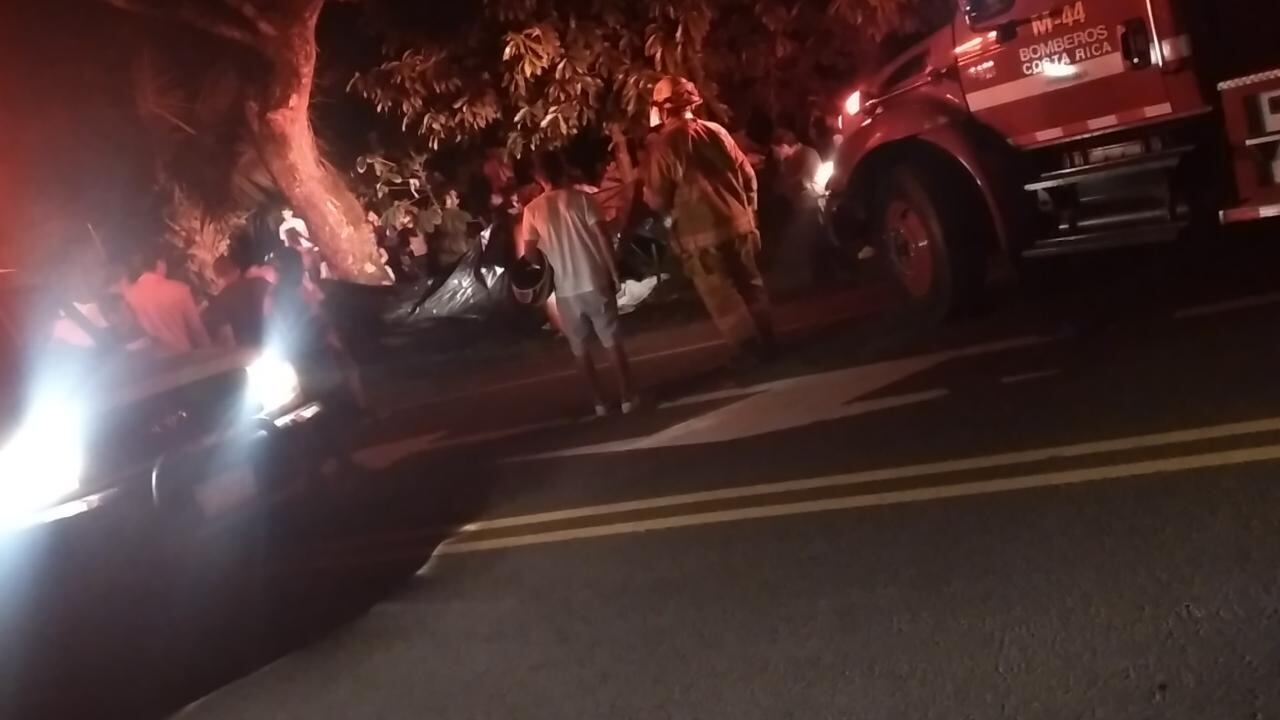 Dos ciclistas mueren atropellados por carro en Sixaola. Foto Cortesía.