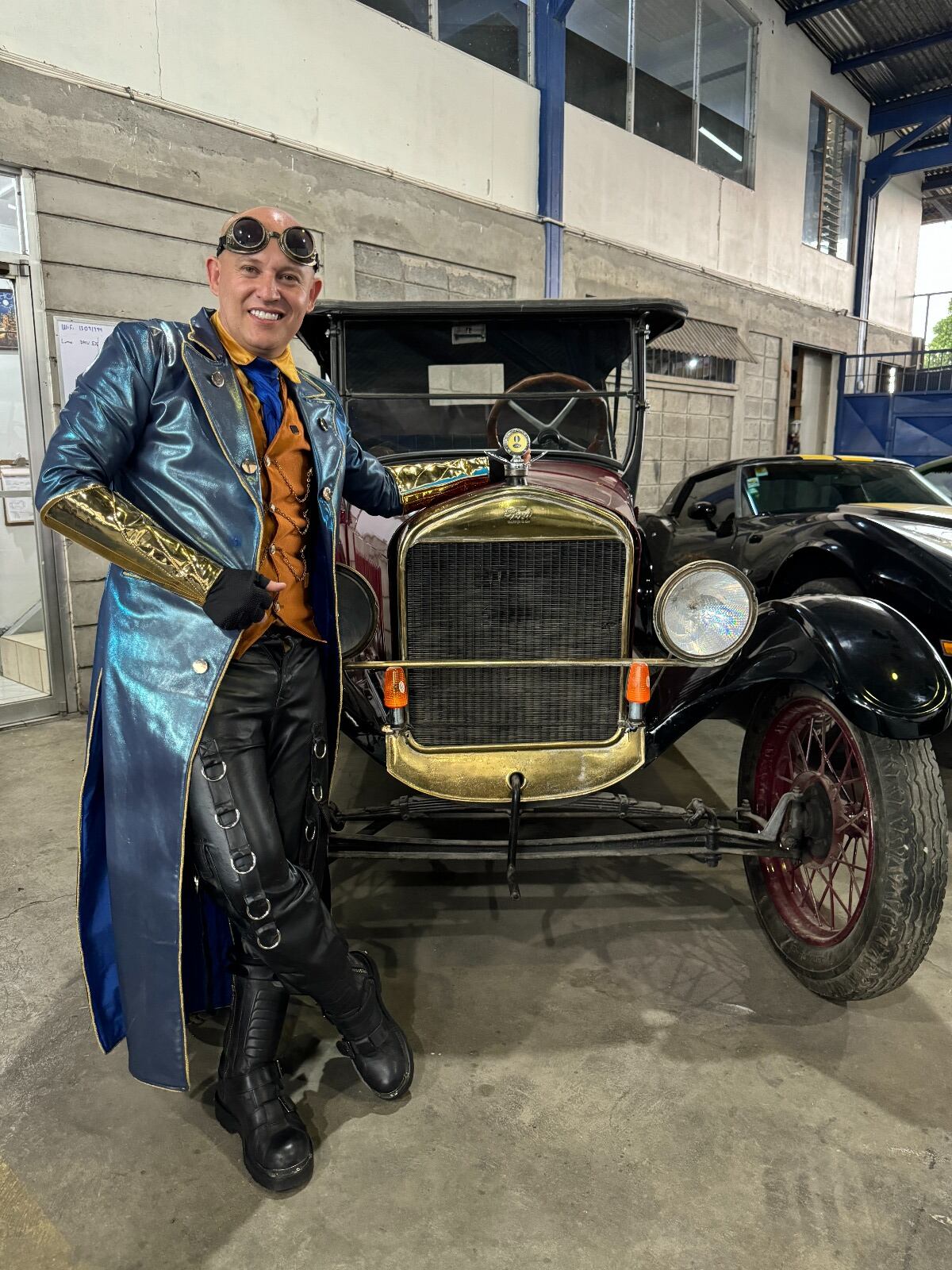 Mario Alfaro, periodista de Informe 11 Las Historias y su sección "El viajero del tiempo"