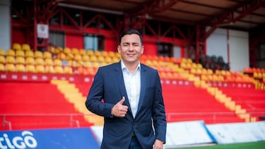 Este es Raúl Ovares, el nuevo asistente del Herediano que Hernán Medford lleva a todo lado