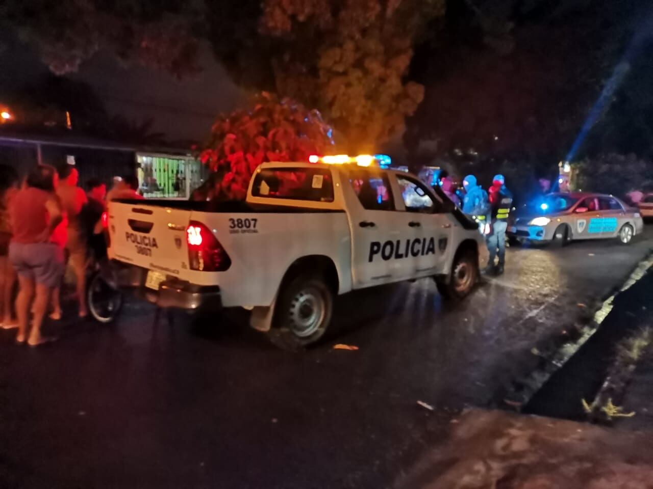 Joven de 16 años es asesinado a balazos en Puntarenas. Foto Andrés Garita.