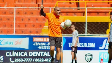 Douglas Sequeira prendió las alarmas por situación de salud, pero su club aclaró qué fue lo que le pasó