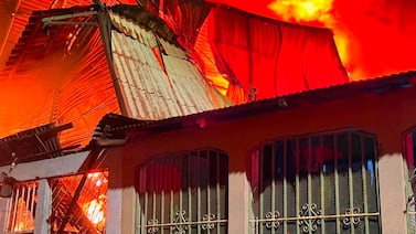 El otro obstáculo que enfrentaron los bomberos al intentar rescatar a víctimas del incendio en Pavas