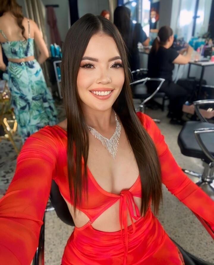 Angelina Santarosa renunció al Miss Universe CR