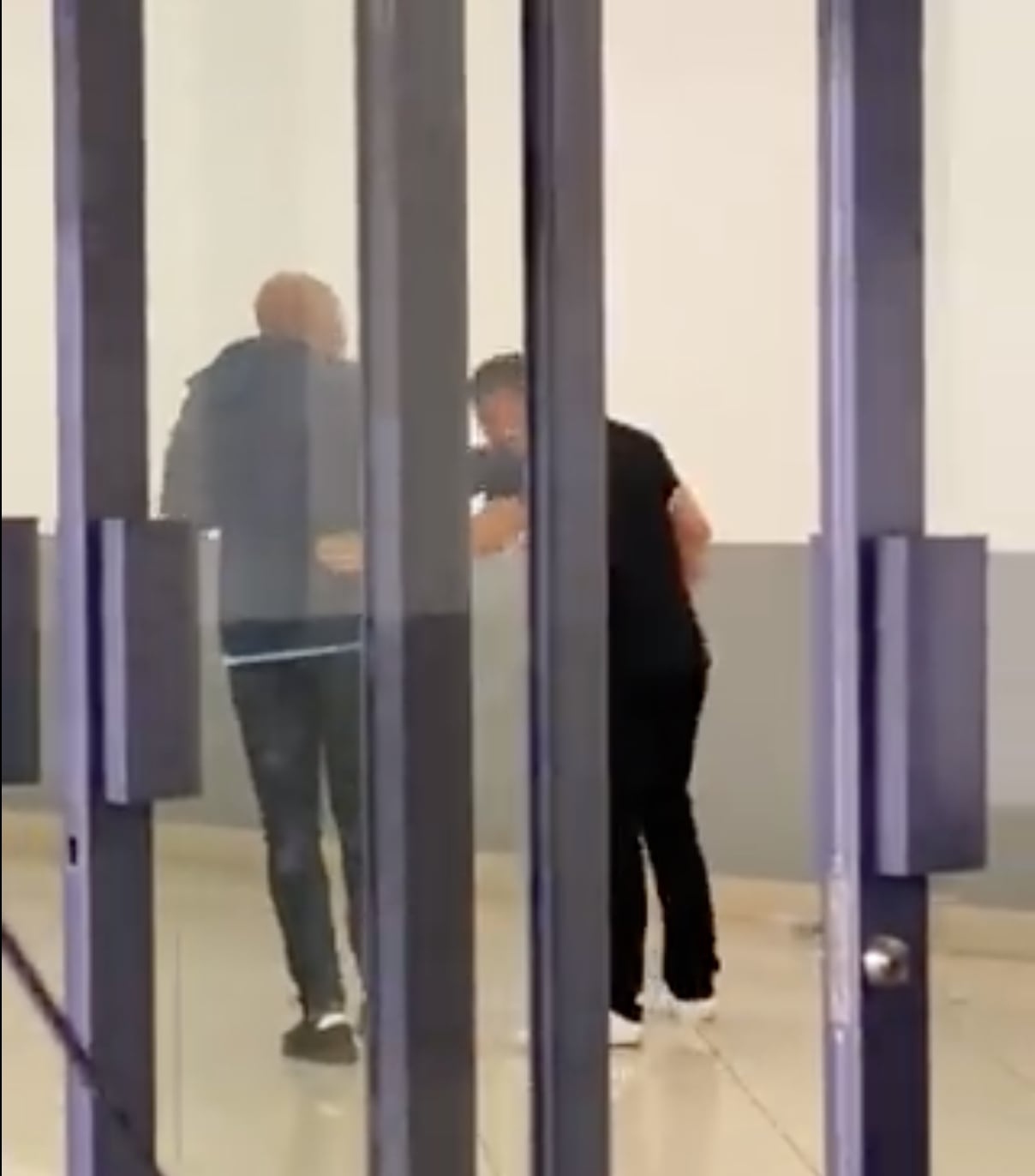 Géiner Segura y Mauricio Wright celebraron la clasificación del Cartaginés a la final de la primera fase del torneo. Captura de video .