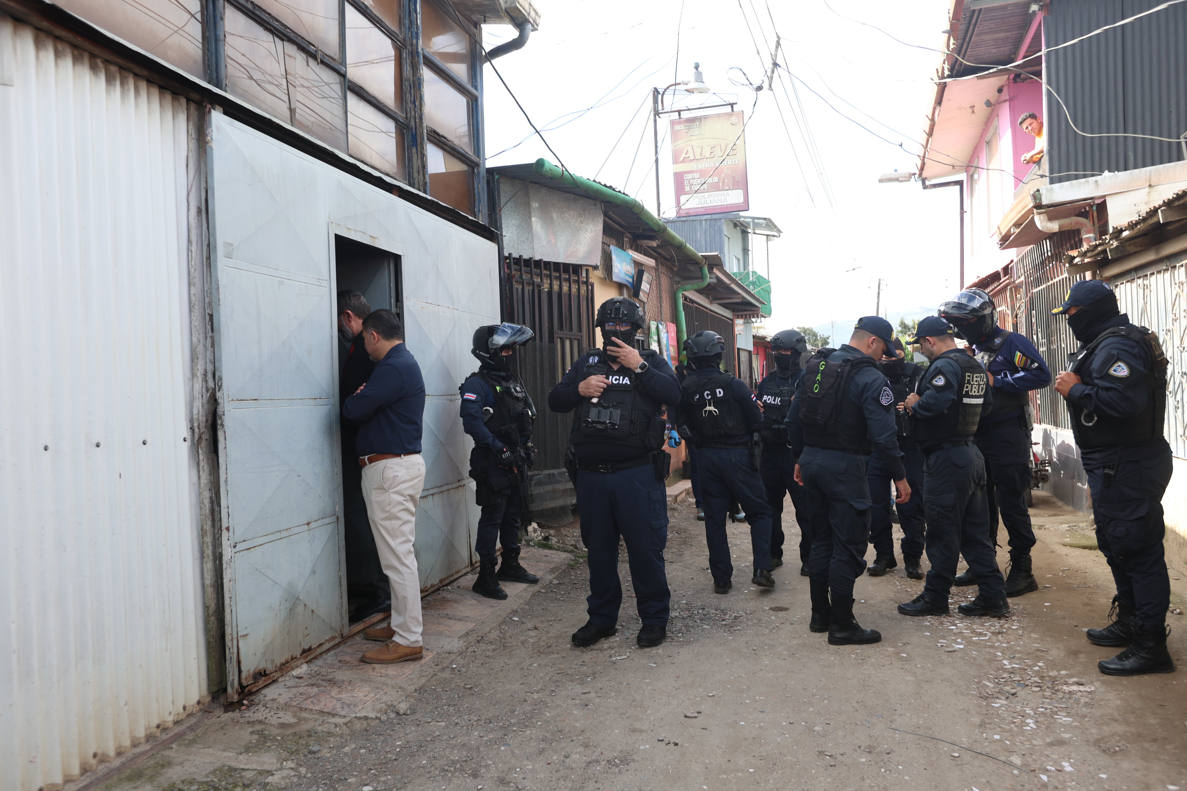 Allanamiento por parte de la PSD a grupo de los Maruja El Dique de Cuatro Vientos en el Guarco de Cartago / Foto John Duran