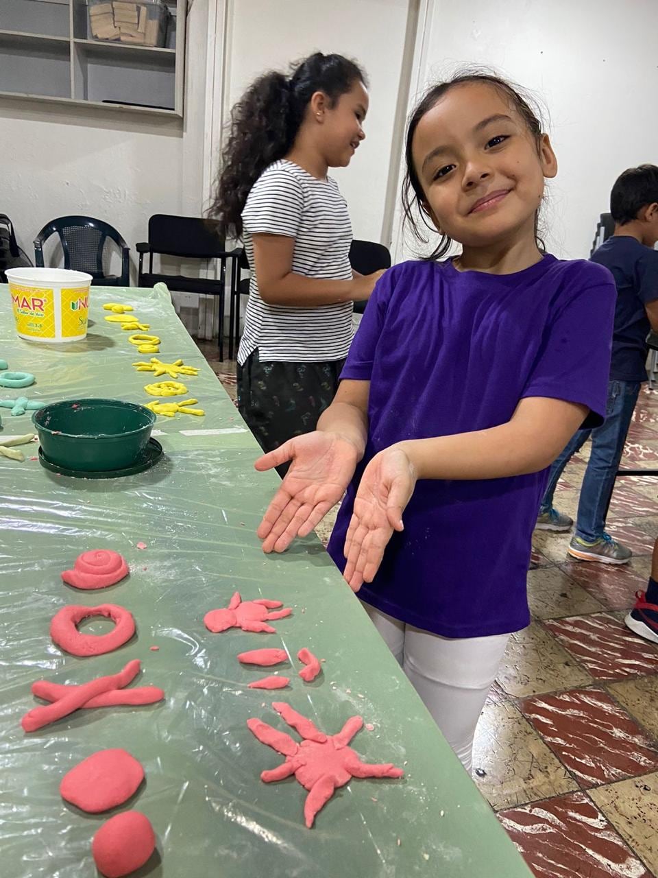 FundaVida es una organización comprometida con la educación y el desarrollo personal de niños, niñas y jóvenes en comunidades en riesgo social. A través de programas innovadores, la fundación ofrece herramientas y oportunidades para que las nuevas generaciones puedan construir un futuro mejor