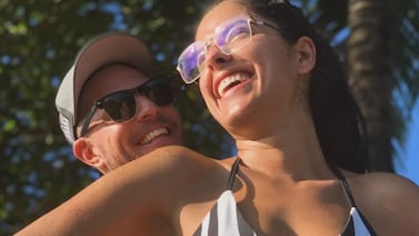 Mauricio Hoffmann y Majo Ulate derrocharon amor en la “cima del cielo” en una mágica playa