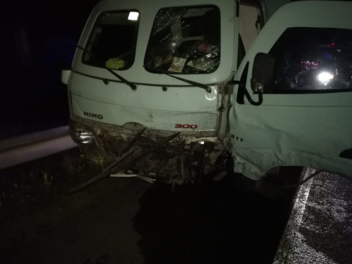 Choque entre carro y camión remesero deja una persona fallecida sobre ruta 27. Foto cortesía.