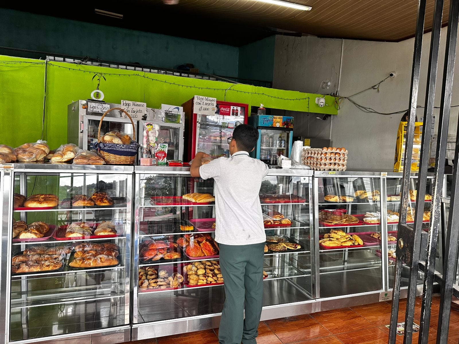 Fátima Moreno Zamora llegó desde León con un sueño, empezó con ₡200 mil y hoy su Panadería Gabriel es ejemplo de esfuerzo, fe y trabajo en Costa Rica