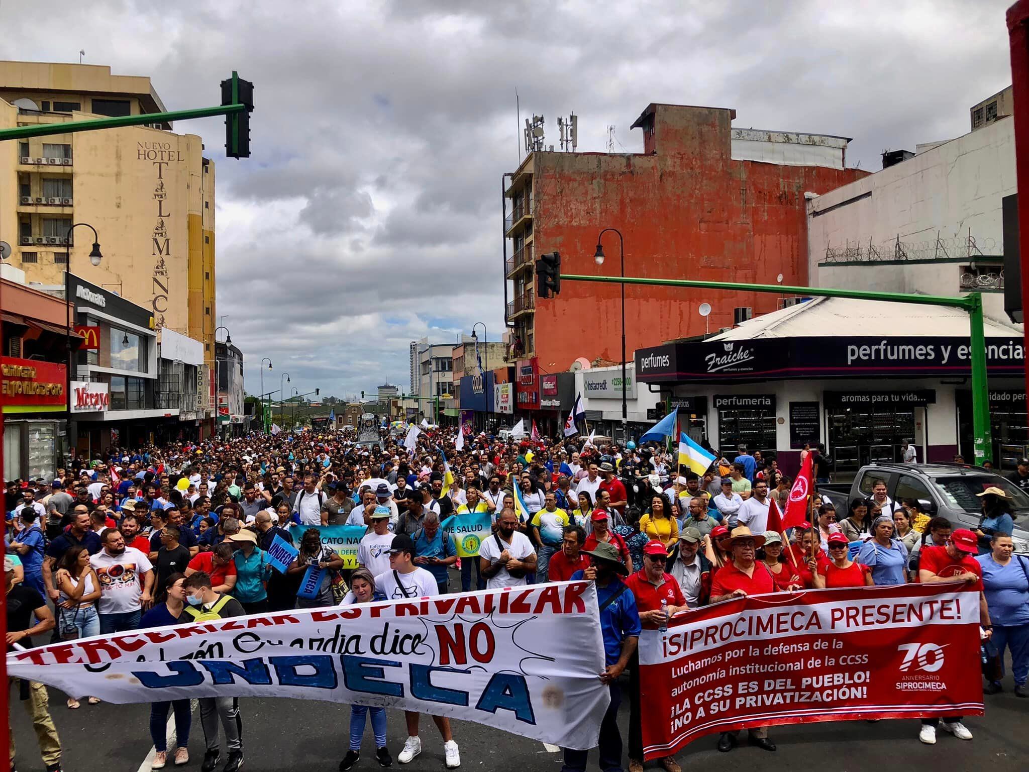 Los sindicatos del sector Salud esperan que la huelga de este 5 de julio sirva, entre otras cosas, para que le corten la cabeza, o sea, despidan, a la actual presidenta de la Caja Costarricense de Seguro Social, Marta Esquivel