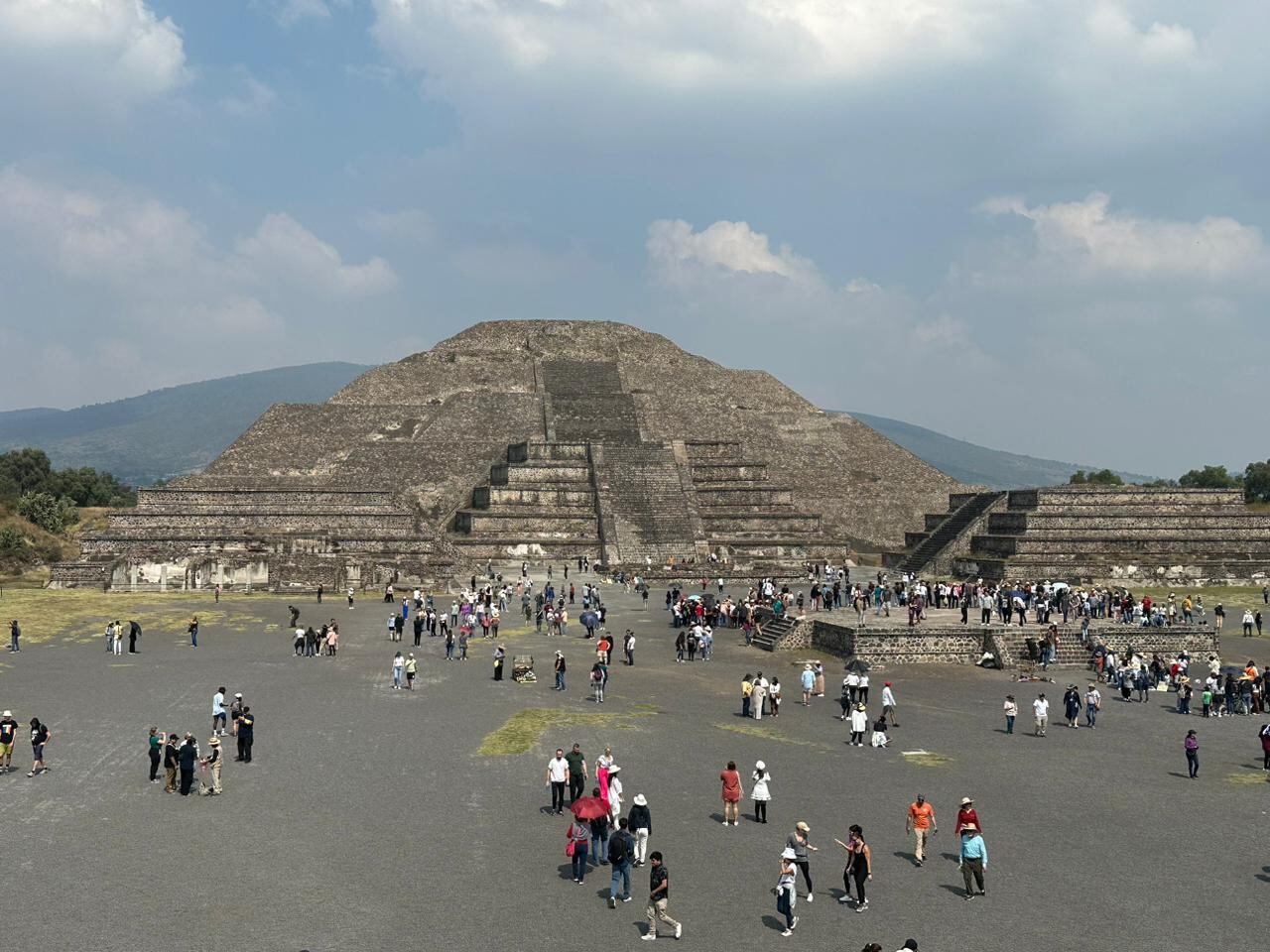 La pirámida de la Luna es un poquito más pequeña, pero tiene detalles que la hacen impresionante.