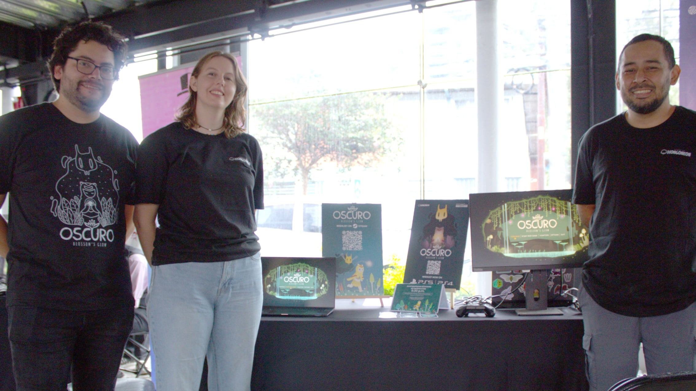 Keyner Mora Espinoza, vecino de Guápiles, se juntó con sus compas de la Universidad Véritas: Adriana Echeverríay el ilustrador guatemalteco Raúl Sandoval, para crear el estudio Hongo Neón y crearon un juego de video