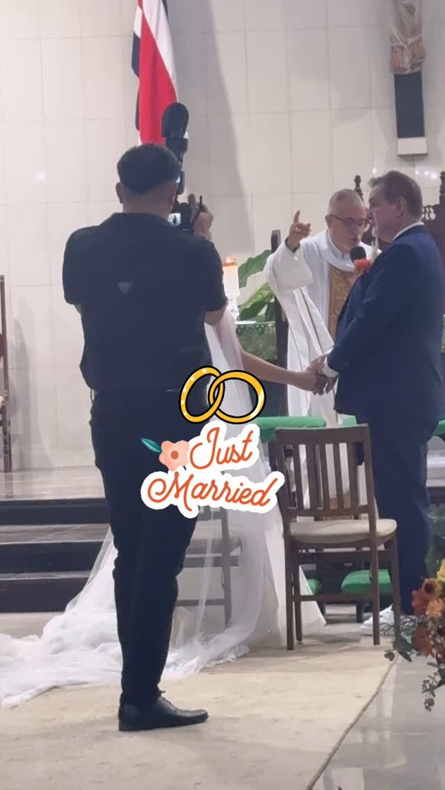 Lázaro Malvarez, jefe de Información de Telenoticias, se casa.