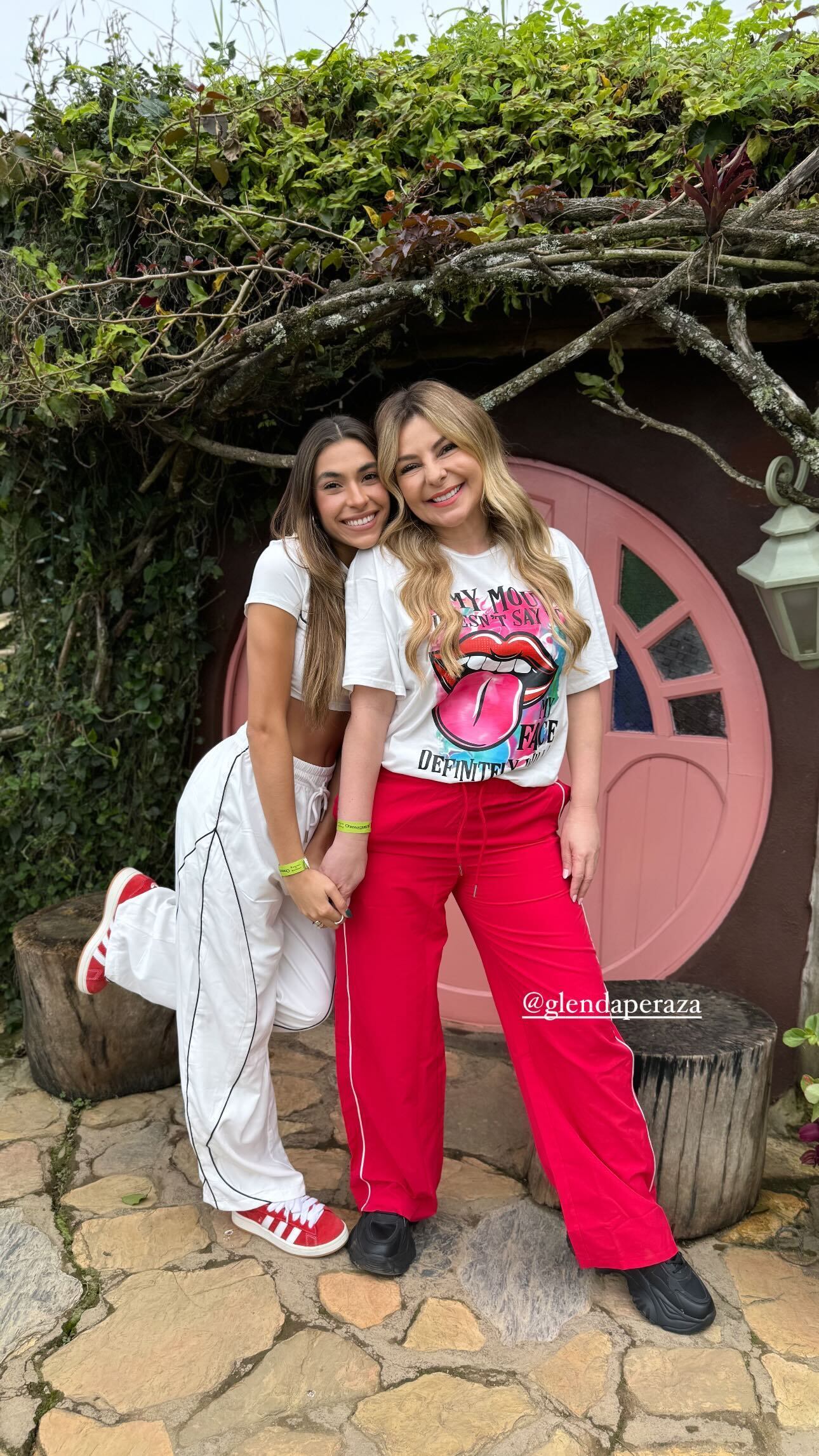 Glenda Peraza celebra 50 años junto a su hija Kianny Berry