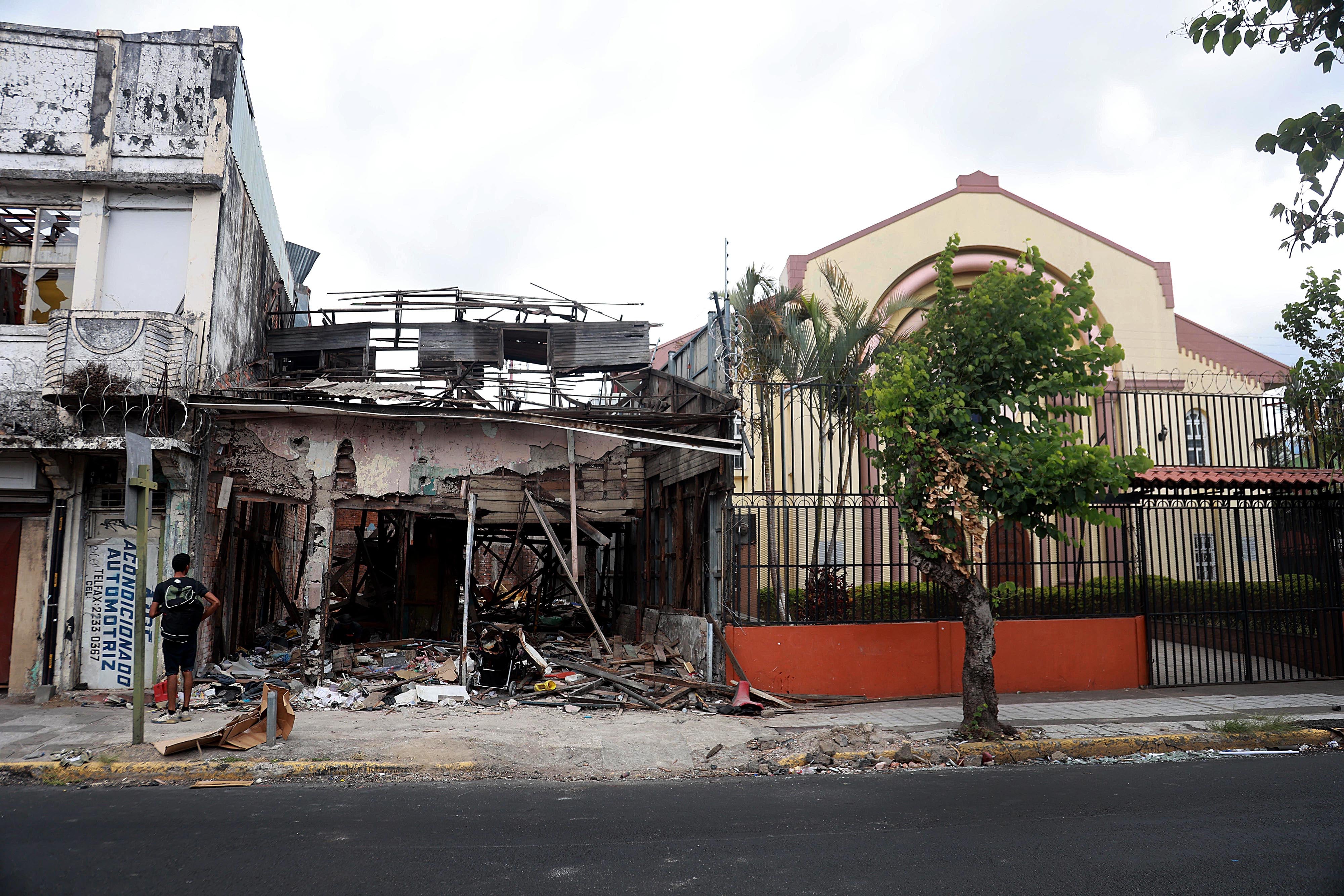 24/04/2024 Barrio Los Angeles, San José. En este local que ahora luce completamente desmantelado donde últimamente funcionó la Zapatería Leiva, ubicado en avenida 12 entre calles 6 y 8, fue donde se dieron las reunones de don Ricardo Saprissa Aymá con algunos vecinos para formalizar el nacimiento del Deportivo Saprissa hace casi 89 años. Foto: Rafael Pacheco Granados