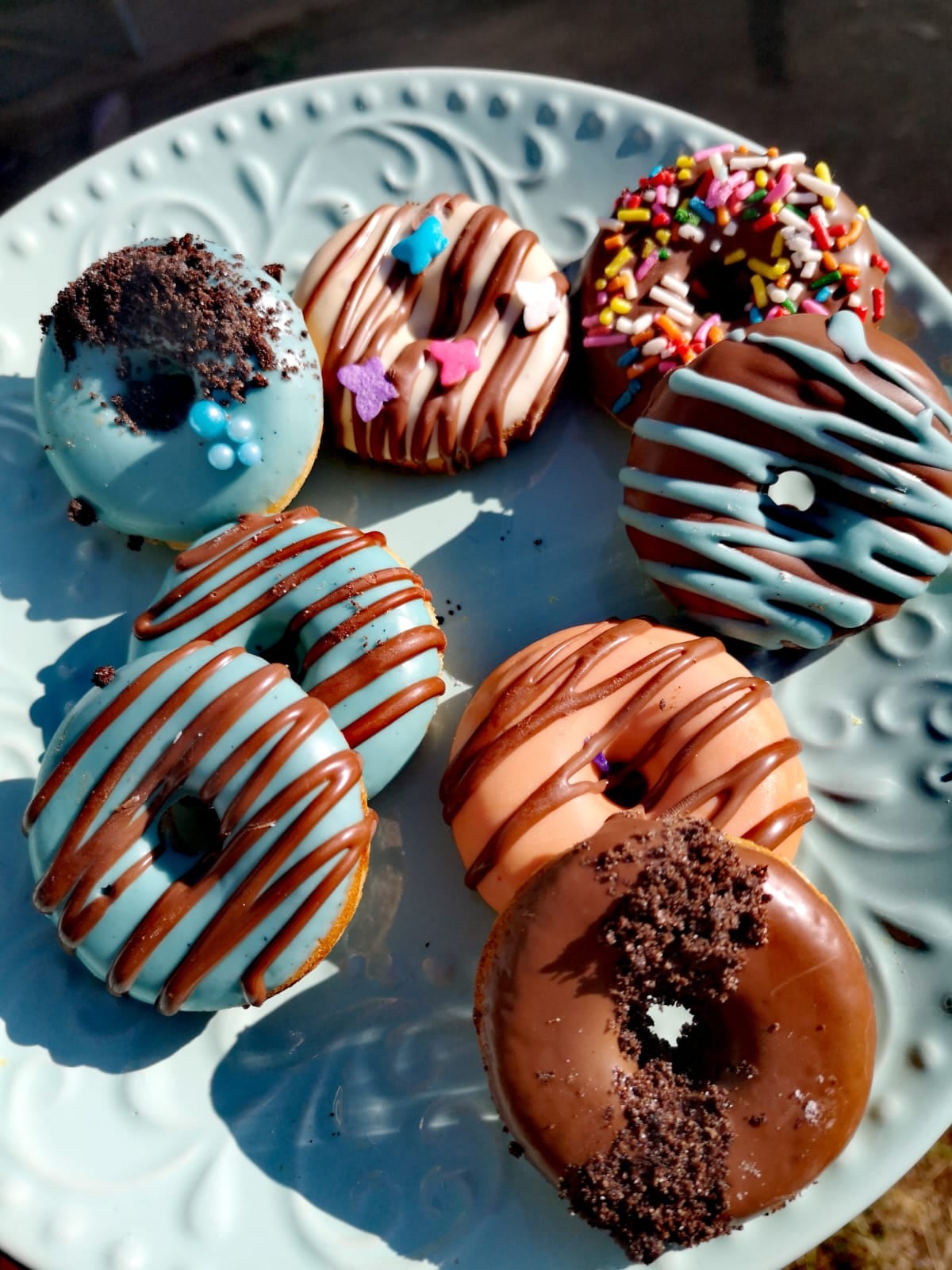 La desamparadeña Melany Villalobos trabajó toda la vida en bancos privados. Desde hace 5 meses comenzó un emprendimiento de minidons con su mamá Kathia Villalobos