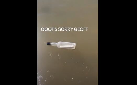 Crystal y Rick encontraron esta botella en el mar.