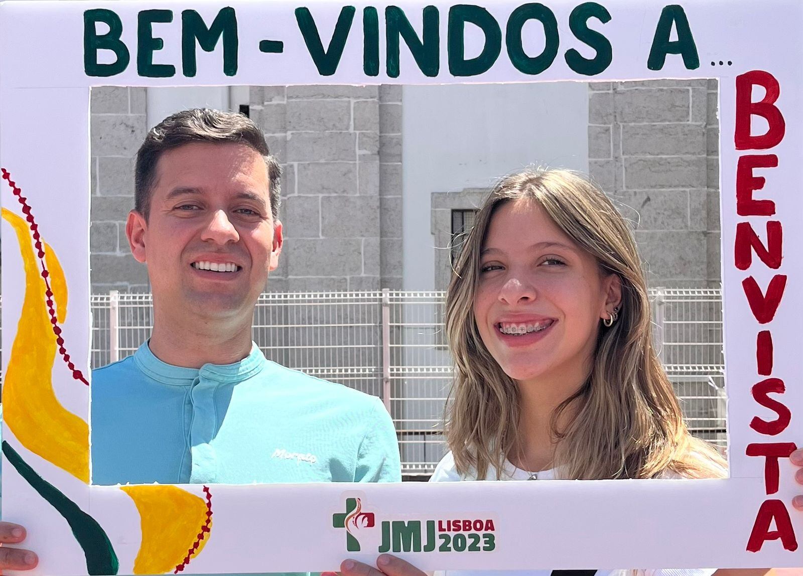 Daniel Castillo es el padrino de Mariel Castillo y ambos están en la  JMJ-Portugal 2023. Llevaron un solideo que el papa Francisco se puso y se los devolvió, ahora lo subastarán a beneficio de Obras del Espíritu Santo