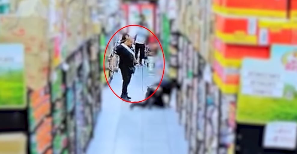 La agresión ocurrió en un supermercado en el centro de Alajuela.