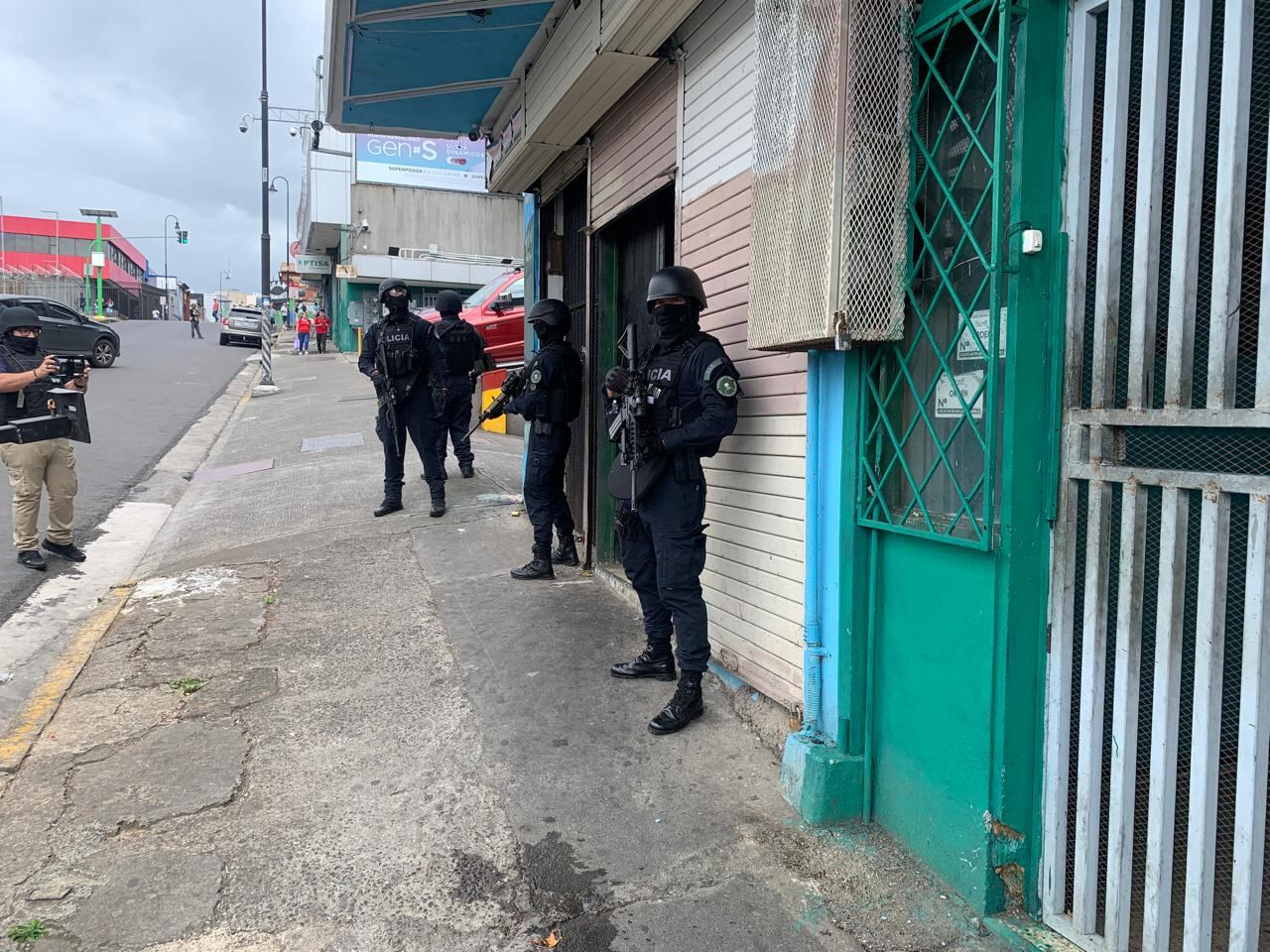 Policía realiza allanamientos por narco menudeo en Tierra Dominicana en San José