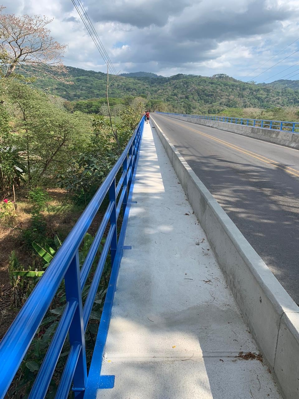 Puente del Tárcoles ya tiene aceras más amplias y mayor seguridad para peatones